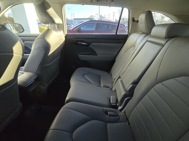 used 2023 Toyota Highlander car, priced at $35,900