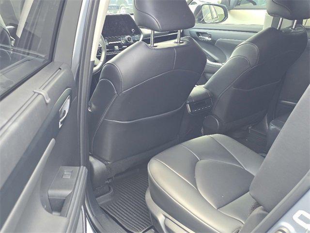 used 2024 Toyota Highlander car, priced at $43,995