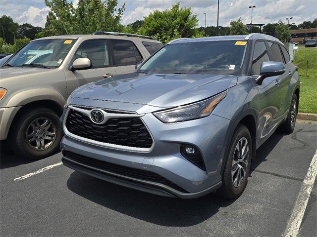 used 2024 Toyota Highlander car, priced at $43,995