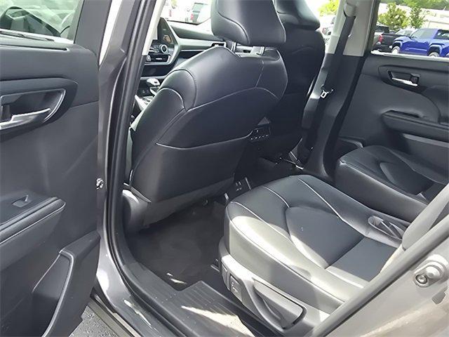 used 2023 Toyota Highlander car, priced at $43,995