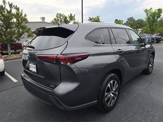 used 2024 Toyota Highlander car, priced at $44,995