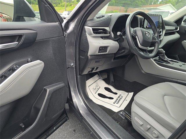 used 2024 Toyota Highlander car, priced at $44,995