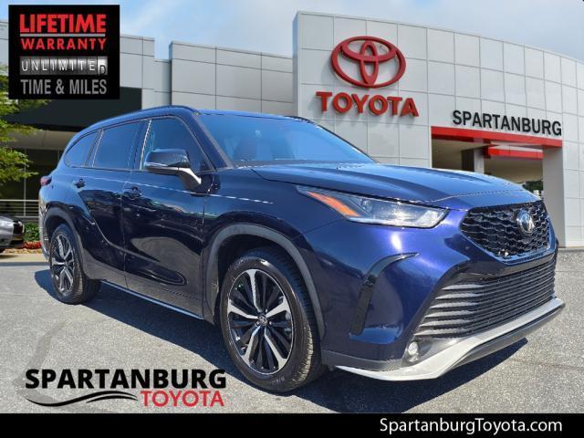 used 2021 Toyota Highlander car, priced at $33,200