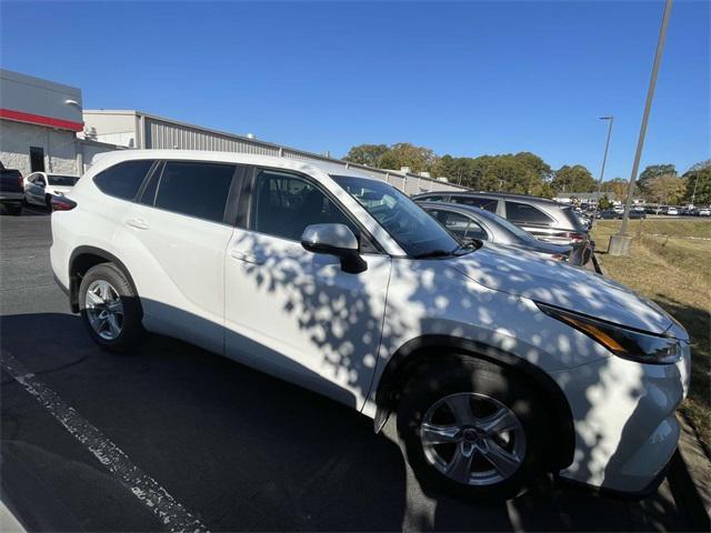 used 2023 Toyota Highlander car, priced at $28,949