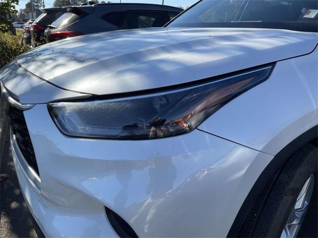used 2023 Toyota Highlander car, priced at $28,949