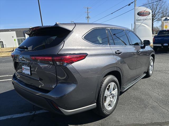 used 2022 Toyota Highlander car, priced at $27,100