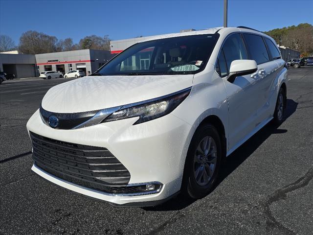 used 2022 Toyota Sienna car, priced at $39,300