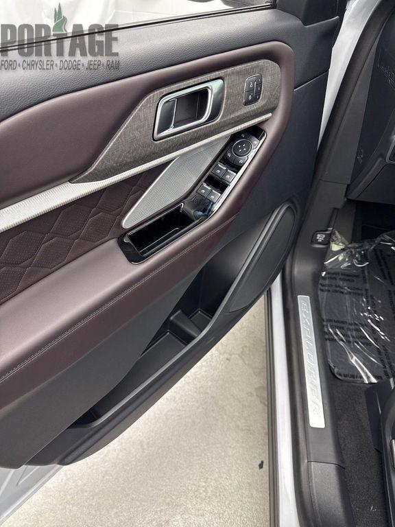 new 2025 Ford Explorer car, priced at $57,560