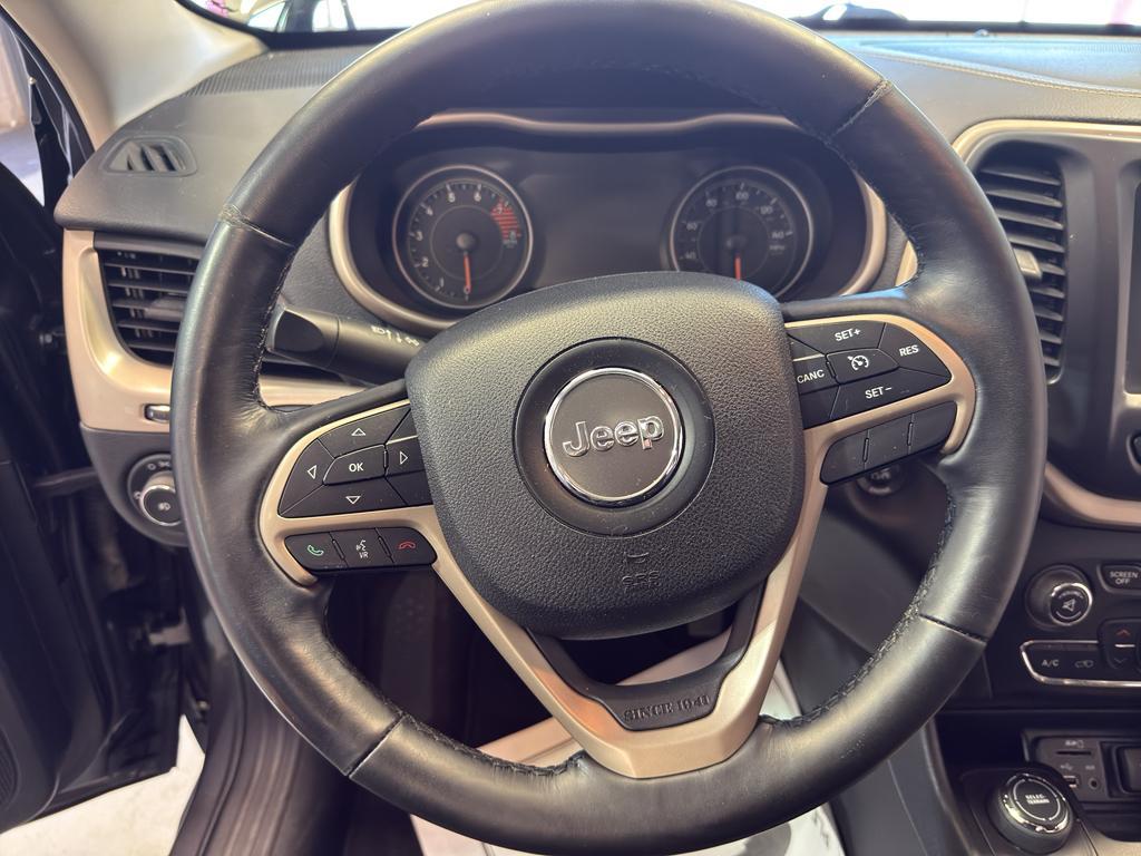 used 2016 Jeep Cherokee car, priced at $10,995