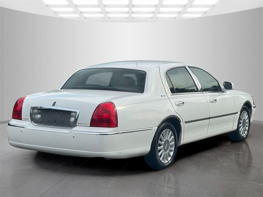 used 2005 Lincoln Town Car car, priced at $7,389