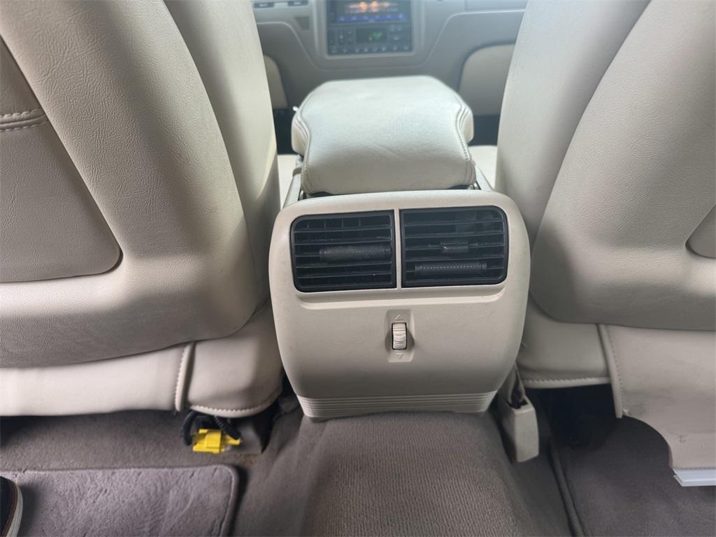 used 2005 Lincoln Town Car car, priced at $7,389