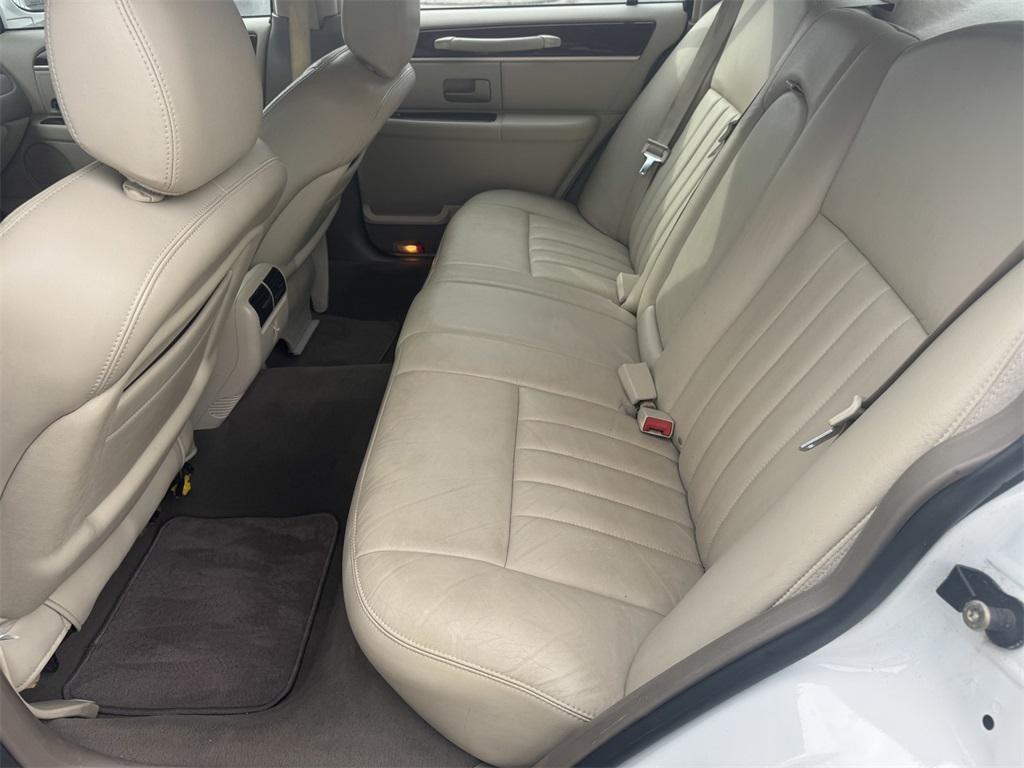 used 2005 Lincoln Town Car car, priced at $7,389