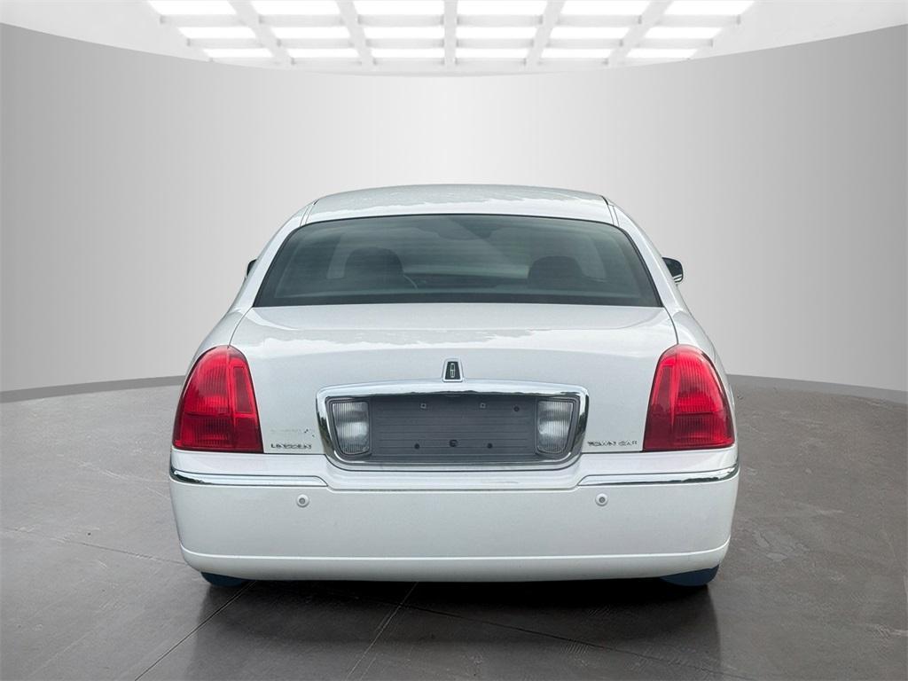 used 2005 Lincoln Town Car car, priced at $7,389