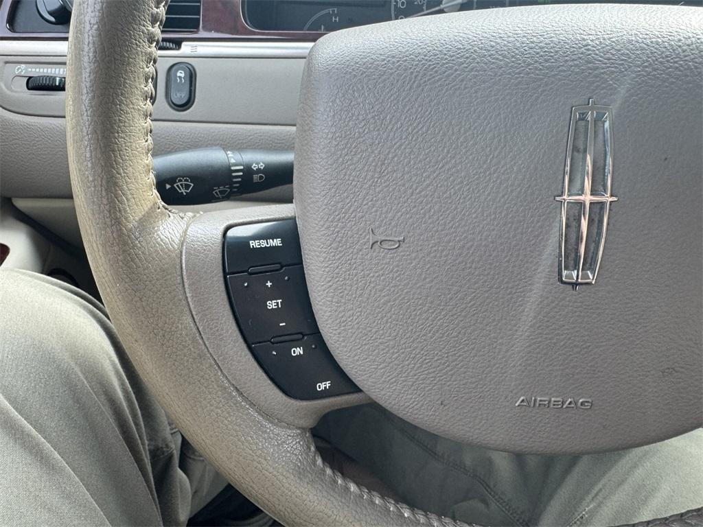 used 2005 Lincoln Town Car car, priced at $7,389