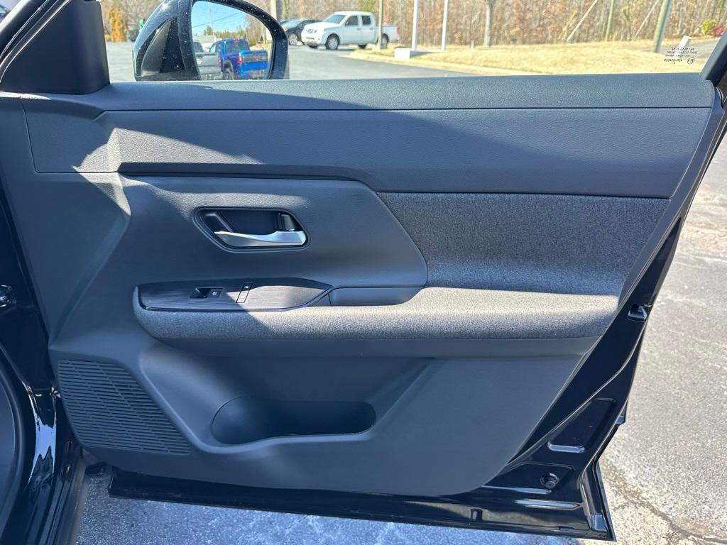 new 2025 Nissan Kicks car, priced at $24,575