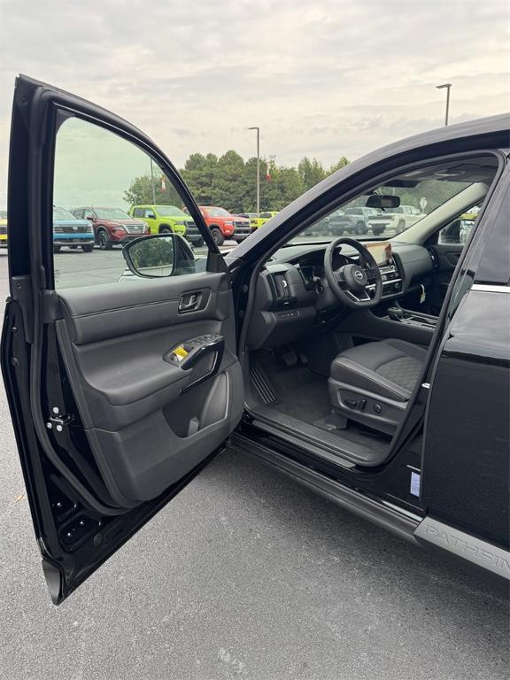 new 2025 Nissan Pathfinder car