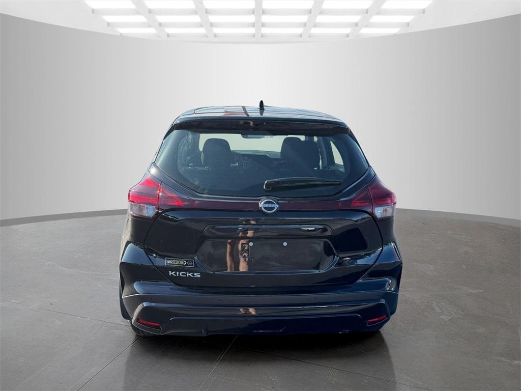 new 2025 Nissan Kicks Play car, priced at $21,950