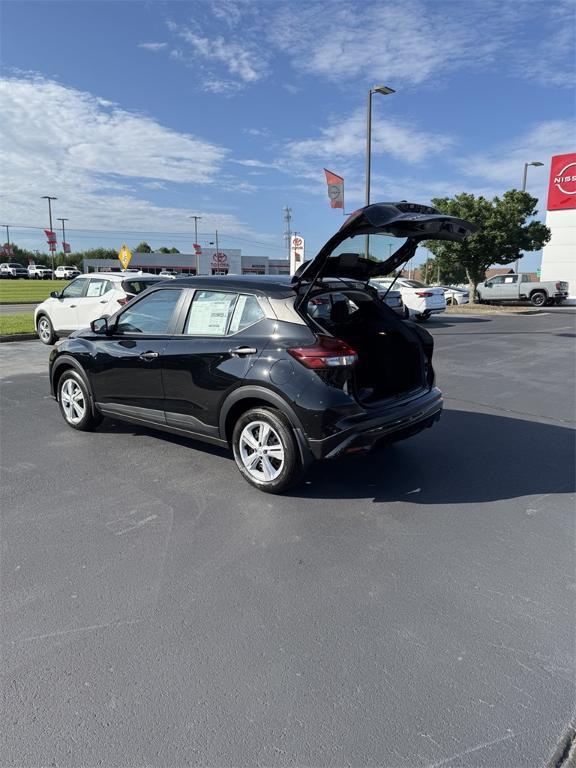 new 2025 Nissan Kicks Play car, priced at $21,950
