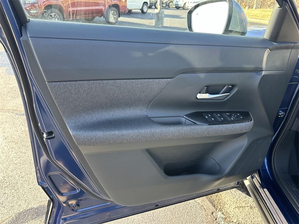 new 2025 Nissan Kicks car, priced at $25,255