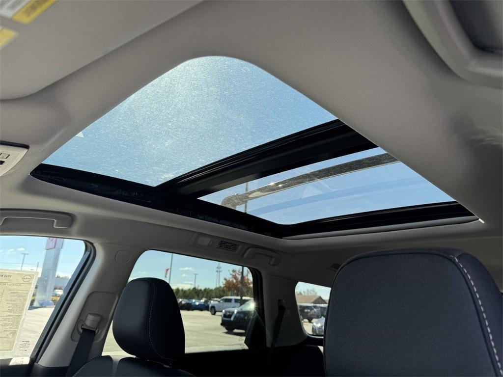 new 2025 Nissan Pathfinder car, priced at $39,686