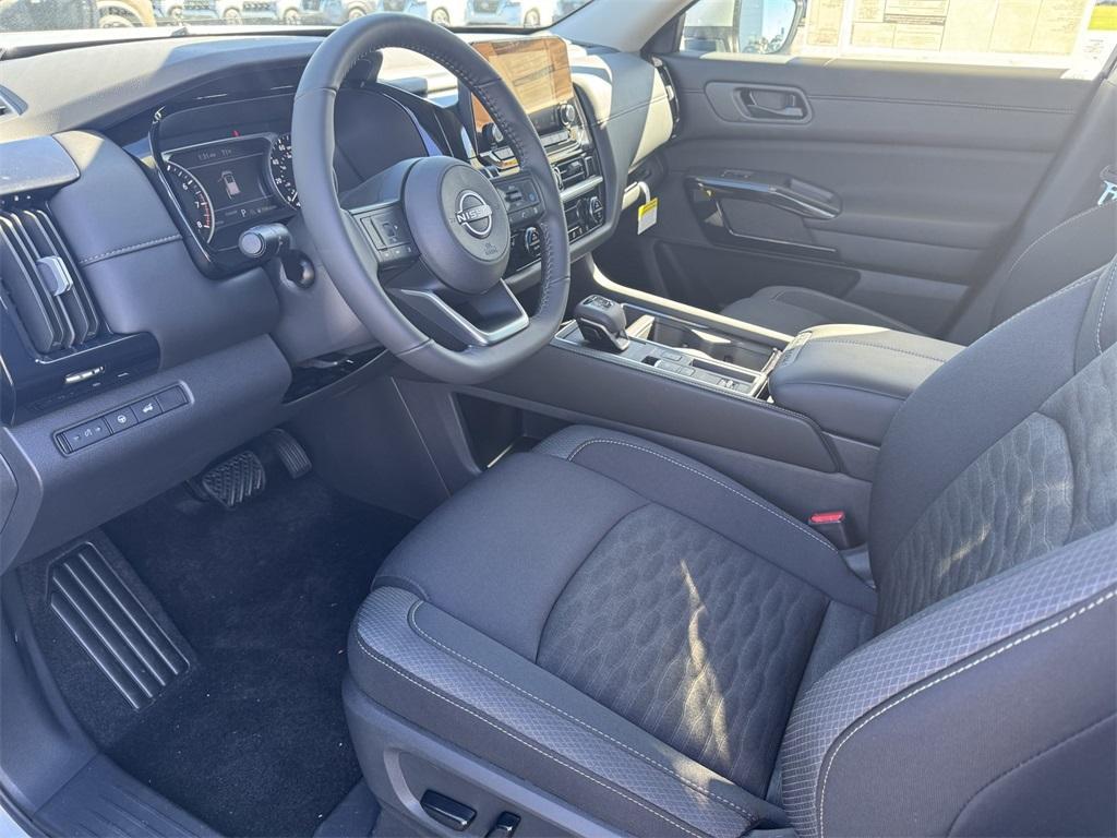 new 2025 Nissan Pathfinder car, priced at $39,686