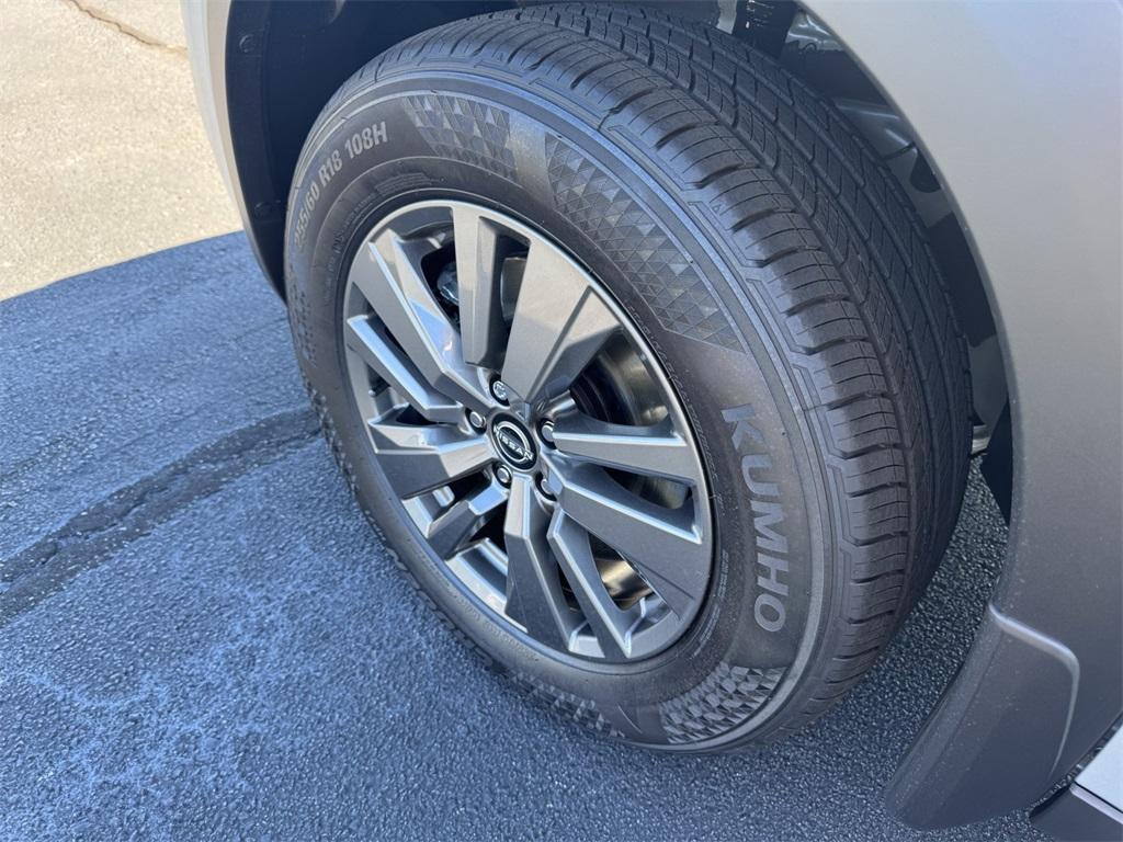 new 2025 Nissan Pathfinder car, priced at $39,686