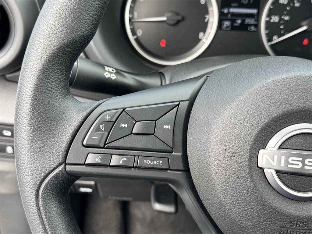 new 2025 Nissan Kicks Play car