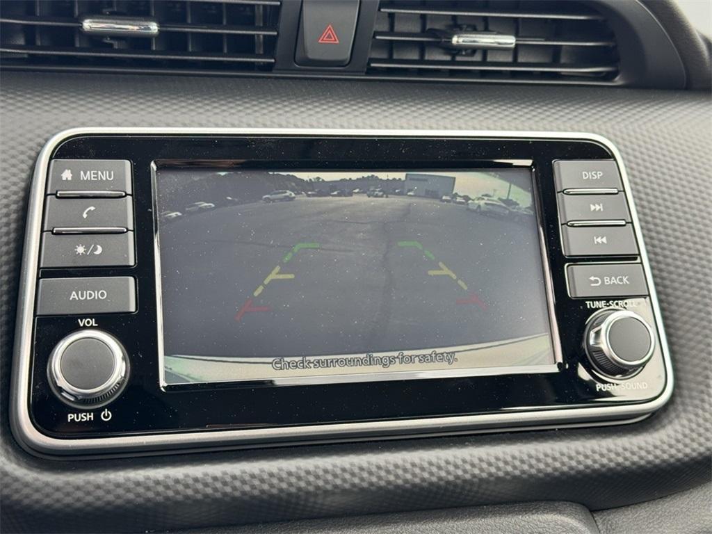 new 2025 Nissan Kicks Play car