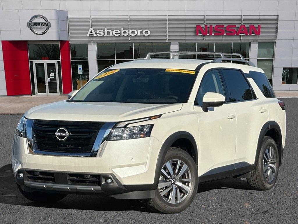 new 2024 Nissan Pathfinder car, priced at $35,195