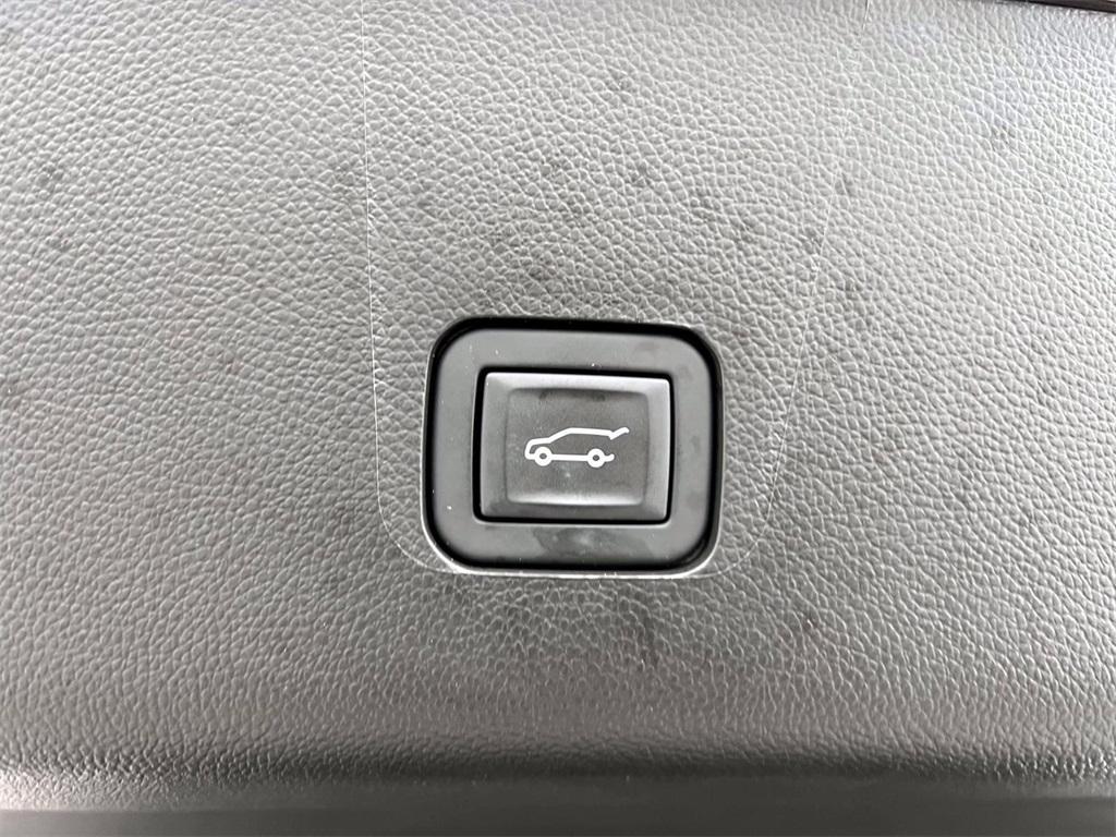 used 2023 Chevrolet Traverse car, priced at $29,755