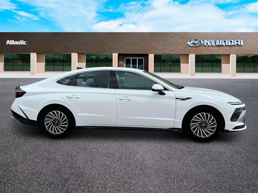 new 2025 Hyundai Sonata Hybrid car, priced at $33,135