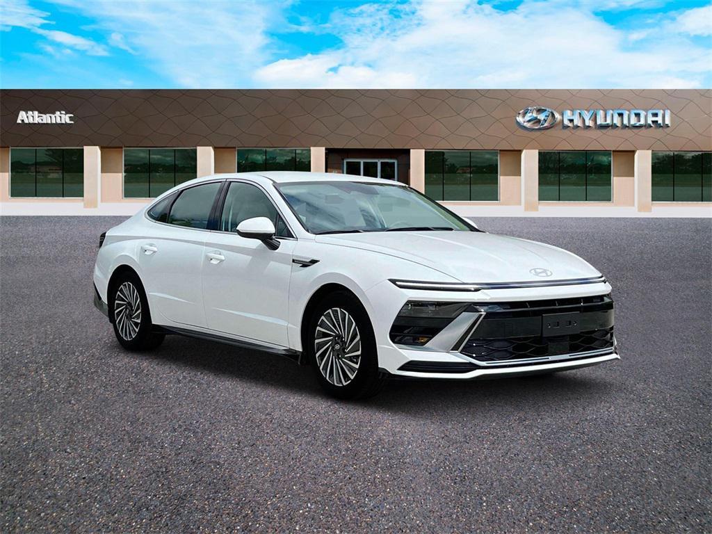 new 2025 Hyundai Sonata Hybrid car, priced at $33,135