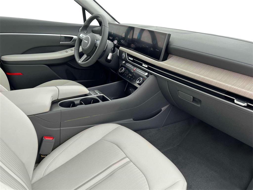 new 2025 Hyundai Sonata Hybrid car, priced at $33,135
