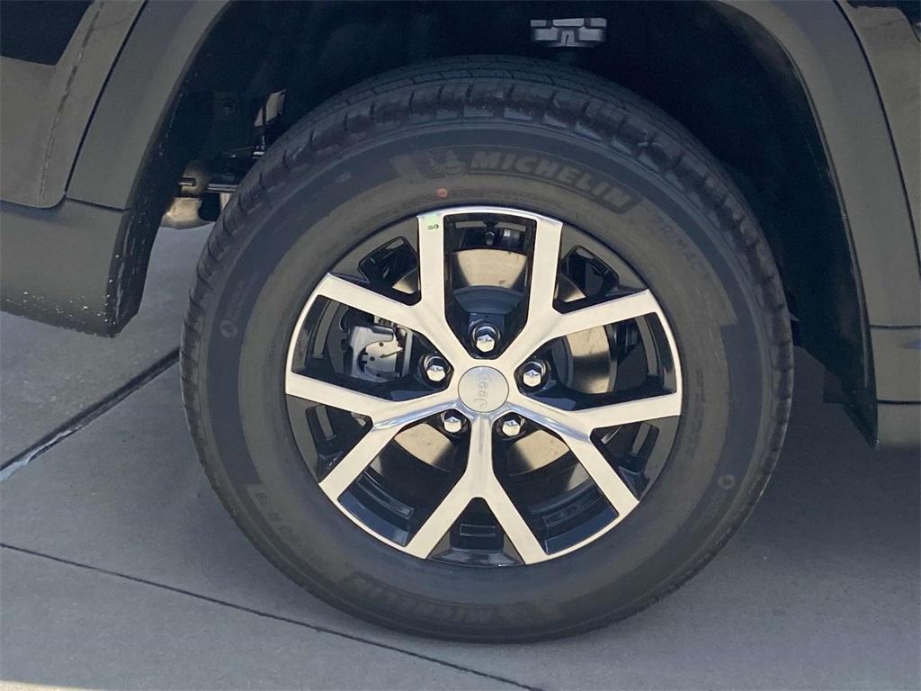 new 2025 Jeep Grand Cherokee car, priced at $36,495
