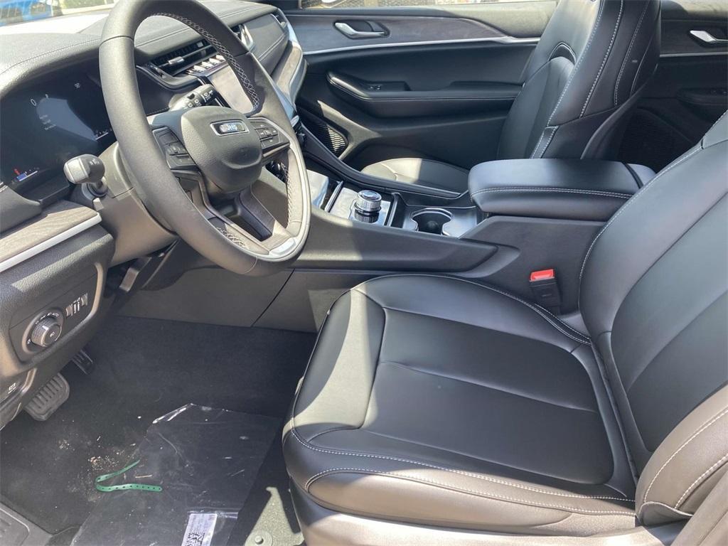 new 2025 Jeep Grand Cherokee car, priced at $36,495