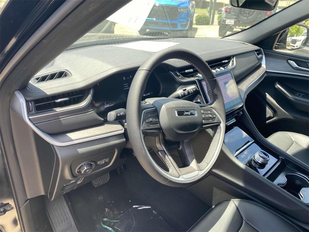new 2025 Jeep Grand Cherokee car, priced at $36,495