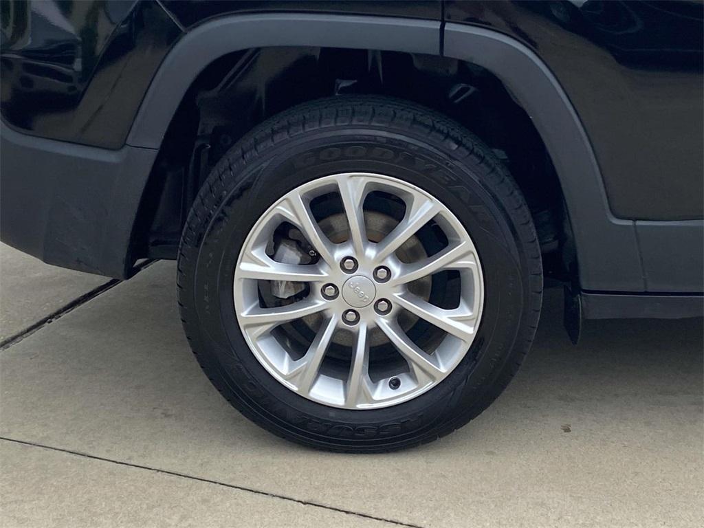 used 2019 Jeep Cherokee car, priced at $9,995