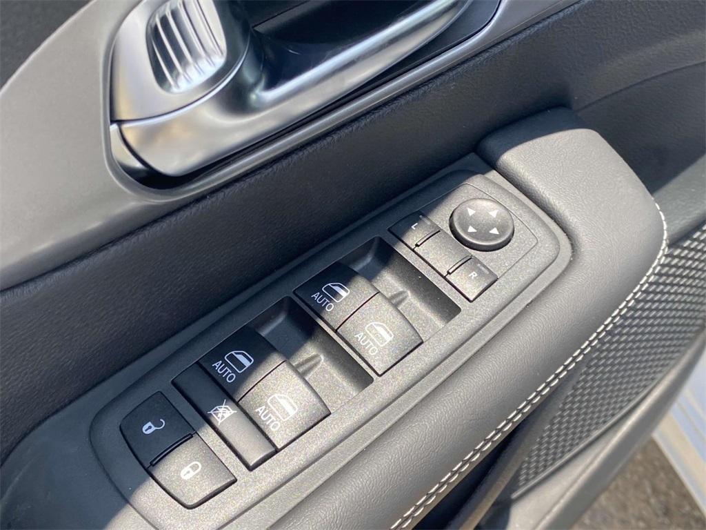 new 2025 Chrysler Pacifica Hybrid car, priced at $49,495