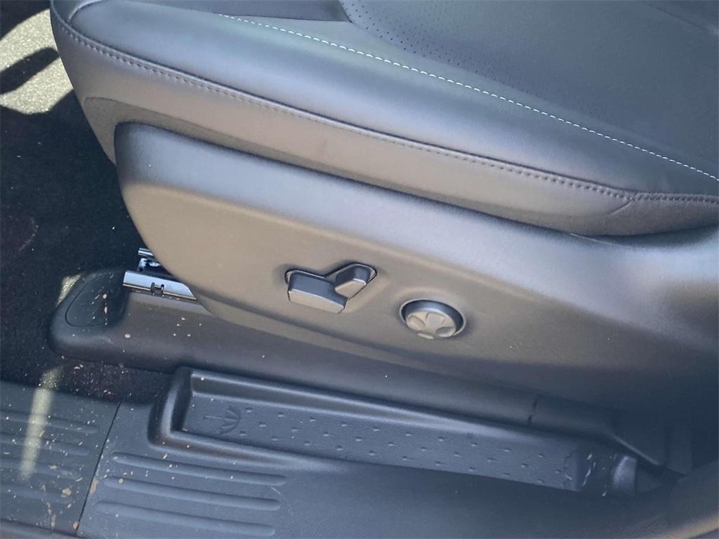 new 2025 Chrysler Pacifica Hybrid car, priced at $49,495