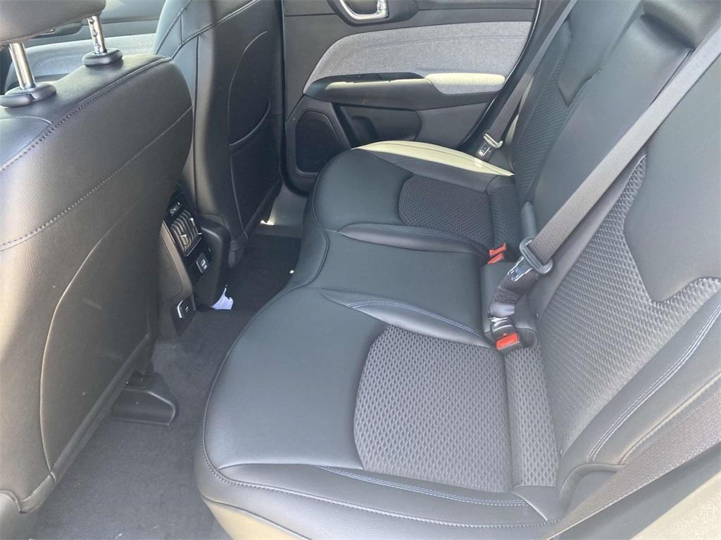 new 2025 Chrysler Pacifica Hybrid car, priced at $48,995