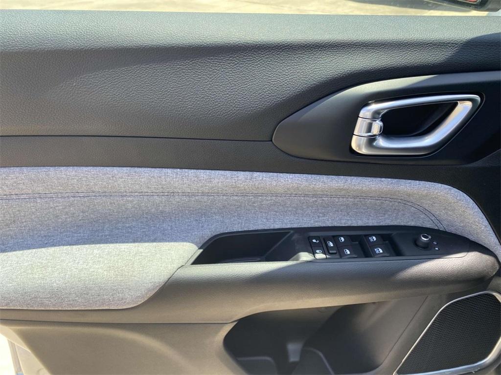 new 2025 Chrysler Pacifica Hybrid car, priced at $48,995