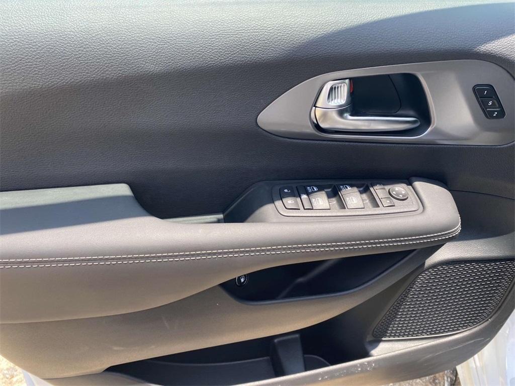 new 2025 Chrysler Pacifica Hybrid car, priced at $49,495