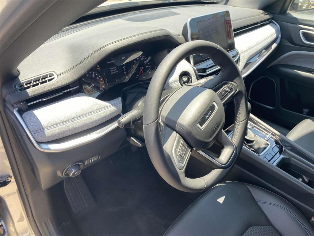 new 2025 Chrysler Pacifica Hybrid car, priced at $48,995