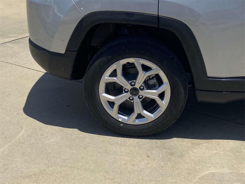 new 2025 Chrysler Pacifica Hybrid car, priced at $48,995