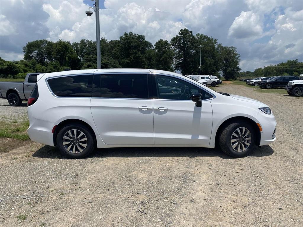 new 2025 Chrysler Pacifica Hybrid car, priced at $49,495