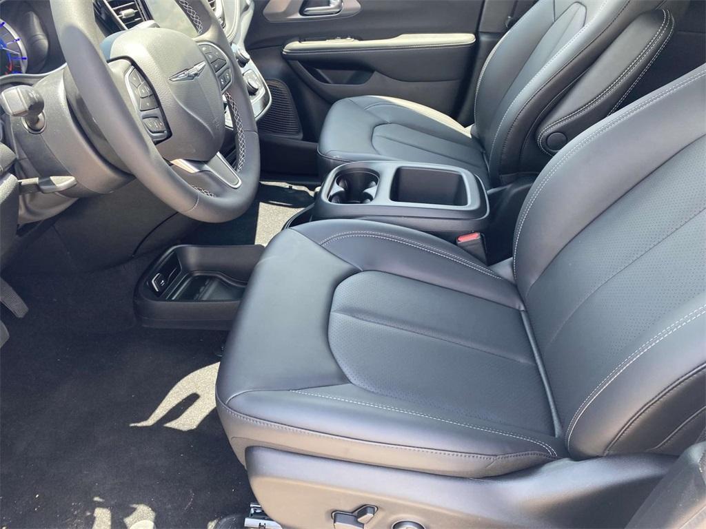 new 2025 Chrysler Pacifica Hybrid car, priced at $49,495