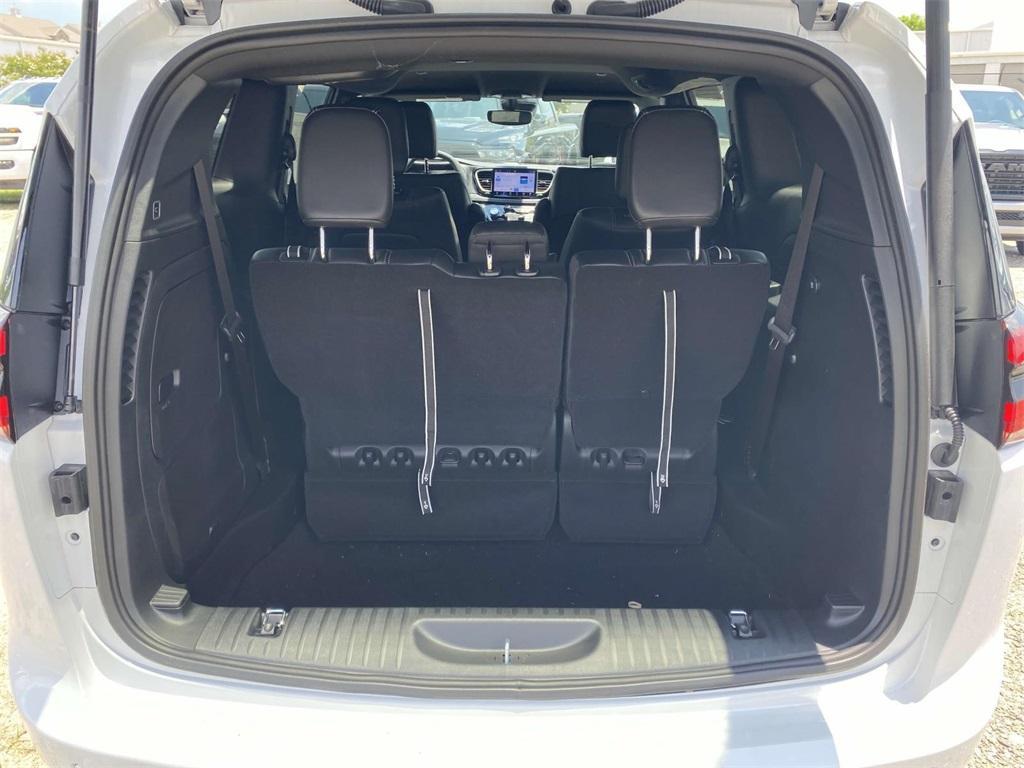 new 2025 Chrysler Pacifica Hybrid car, priced at $49,495