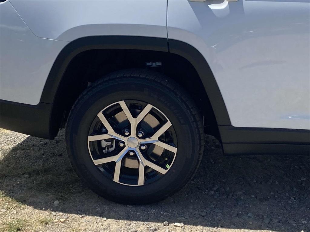 new 2025 Jeep Grand Cherokee L car, priced at $38,995