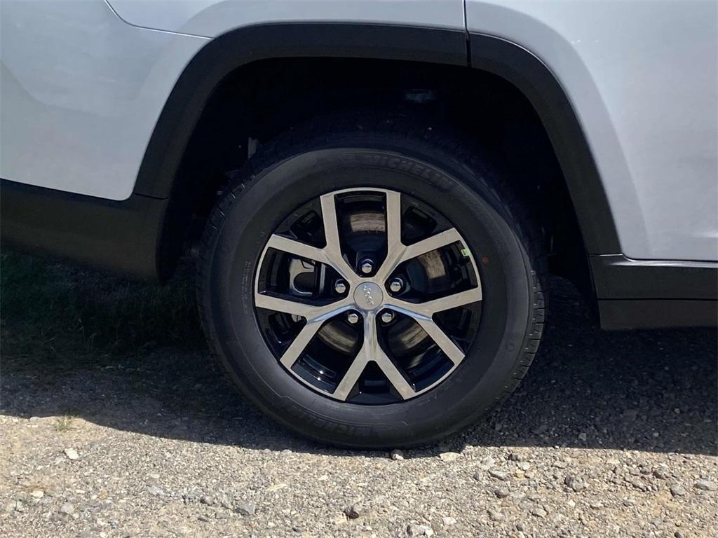 new 2025 Jeep Grand Cherokee L car, priced at $43,995