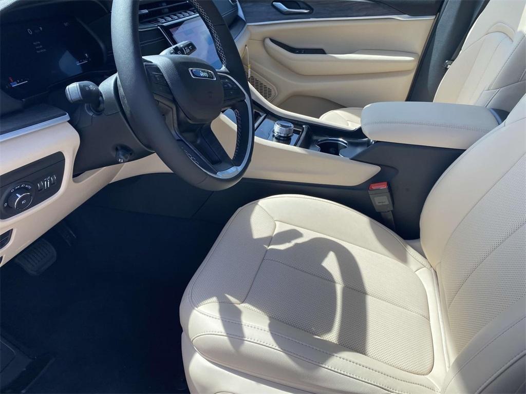 new 2025 Jeep Grand Cherokee L car, priced at $43,995